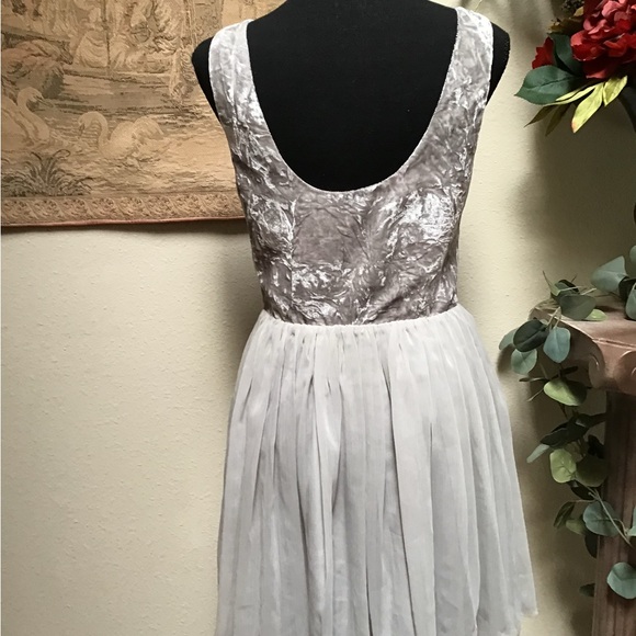 Free People Light Gray Fabric Label - Picture 4 of 11